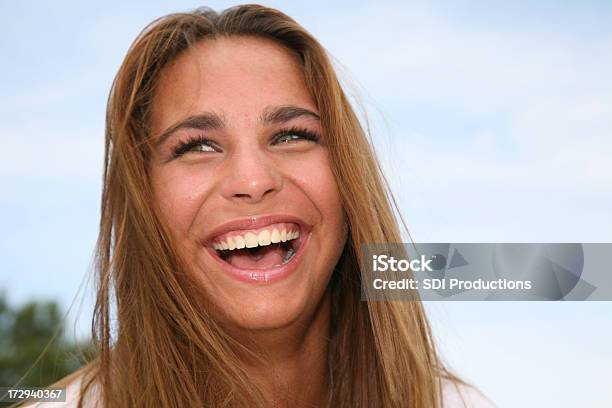 Foto de Menina Ri e mais fotos de stock de Adolescente - Adolescente, Adolescentes Meninas, Adolescência