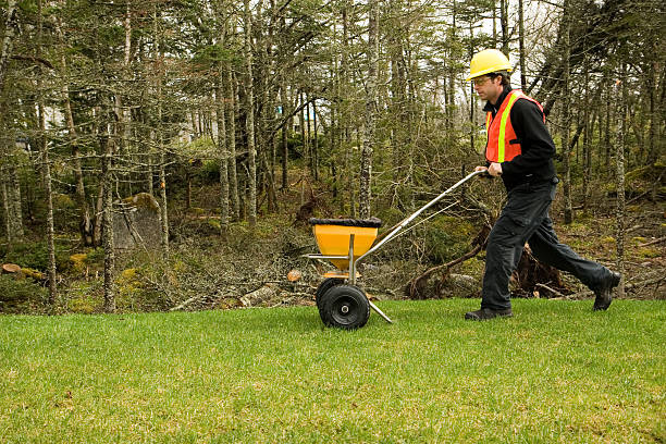 istock Landscaper/Lawn care worker 172940880