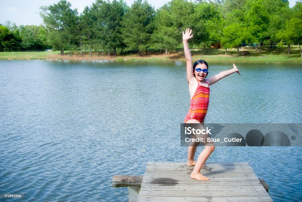 Poser sur le quai - Photo de 10-11 ans libre de droits