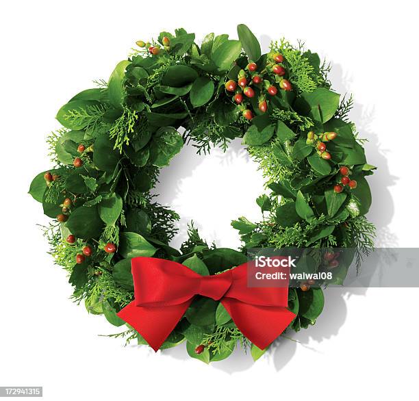 Weihnachtskranz Mit Roter Schleife B Stockfoto und mehr Bilder von Band - Band, Baum, Beere - Obst