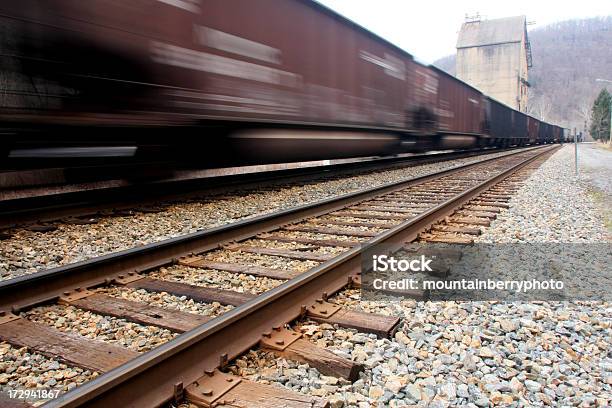 Foto de Trem Em Movimento e mais fotos de stock de Carvão - Carvão, Cascalho, Cena Rural