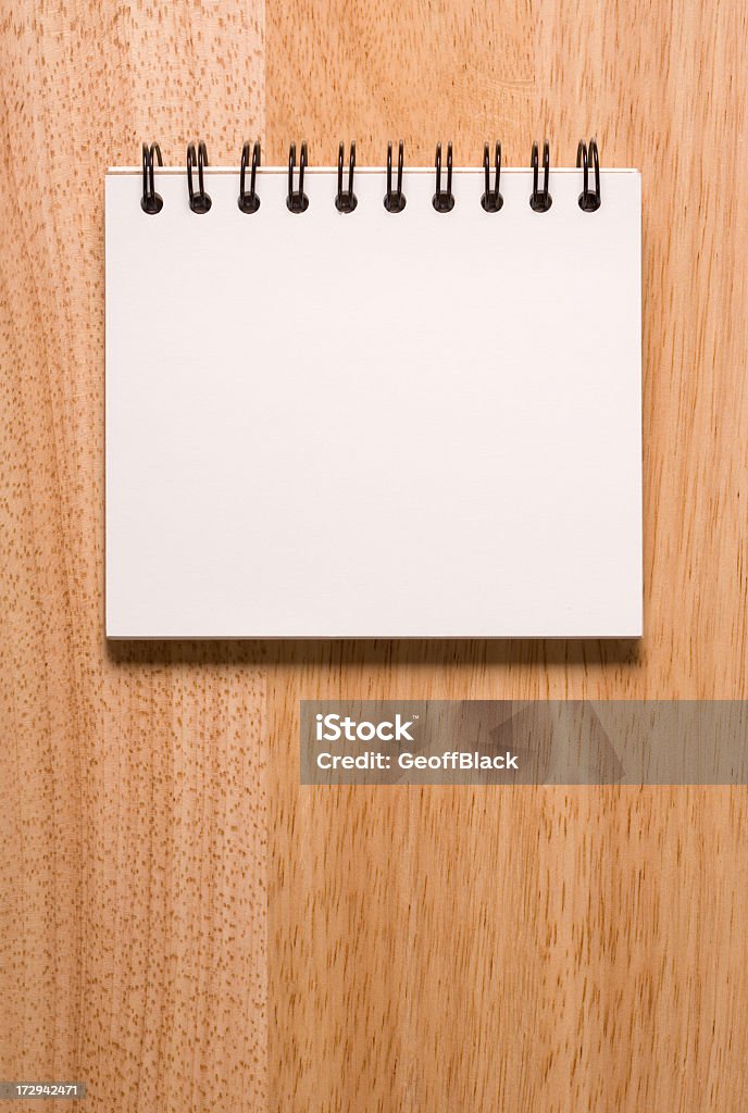 Skizzenbuch auf Holz Hintergrund - Lizenzfrei Buch Stock-Foto