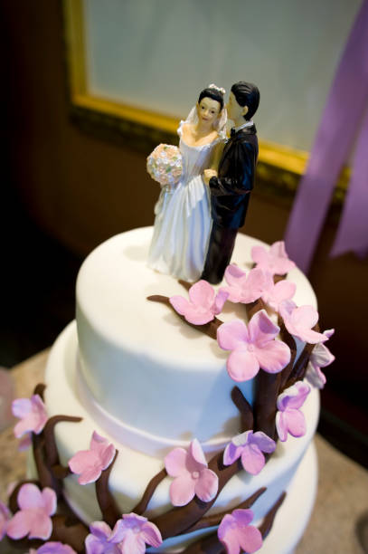 istock Wedding Cake Detail Decor Bride and Groom Figures 172943236