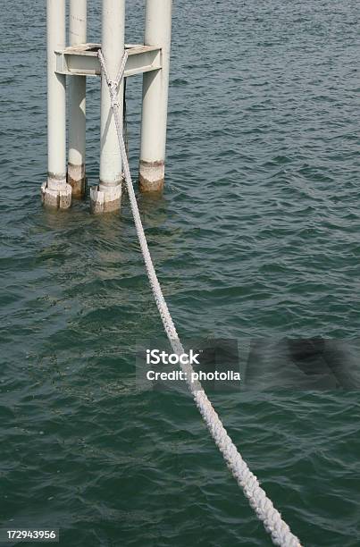 Liado Foto de stock y más banco de imágenes de Agua - Agua, Cuerda, Estirado