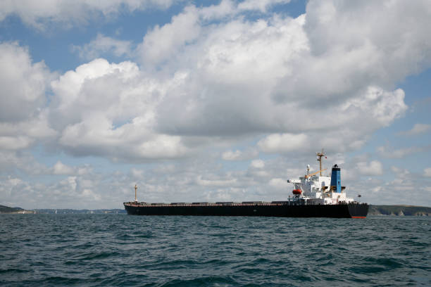 원유 제목 항구행 - commercial dock global communications jetty oil tanker 뉴스 사진 이미지