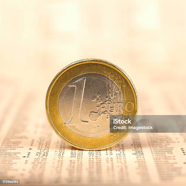 Photo libre de droit de 1 Euro Sur Journal Financier banque d'images et plus d'images libres de droit de 1 euro - 1 euro, Activité bancaire, Affaires