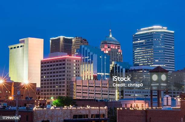 Foto de Oklahoma City Skyline Ao Entardecer e mais fotos de stock de Oklahoma City - Oklahoma City, Silhueta urbana, Noite