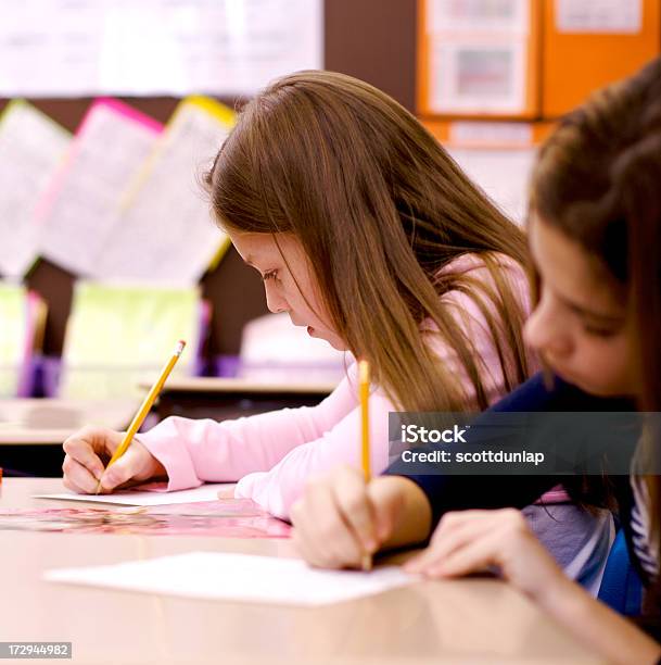 Série Da Escola - Fotografias de stock e mais imagens de Adolescente - Adolescente, Aluna, Aluna da escola secundária