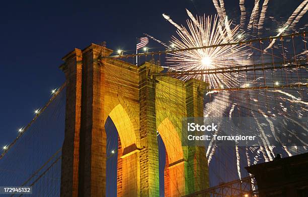 花火ブルックリン橋 - ニューヨーク市のストックフォトや画像を多数ご用意 - ニューヨーク市, クローズアップ, 夜