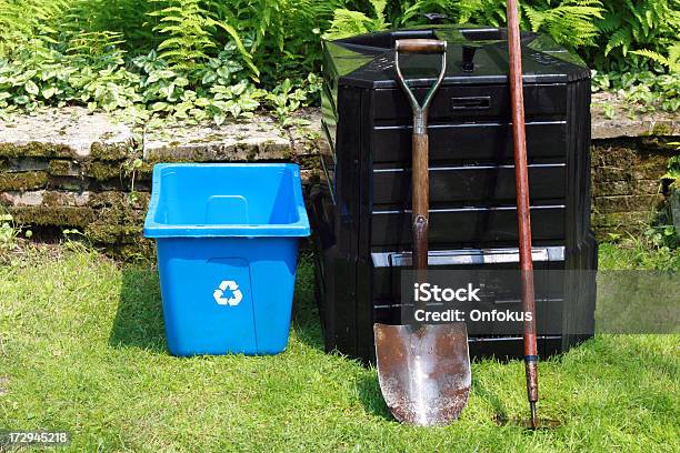 Casa De Compostaje Y Reciclado Foto de stock y más banco de imágenes de Abono - Abono, Agricultura, Artículos de jardín