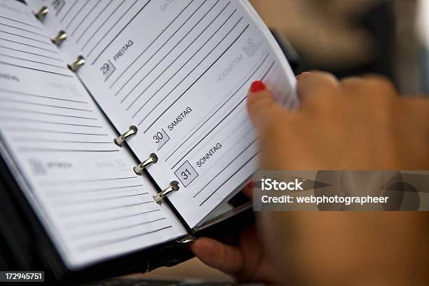 Ver Calendário - Fotografias de stock e mais imagens de Aberto - Aberto, Abrir, Adulto