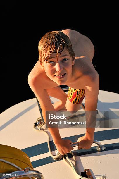 水泳時間 - 14歳から15歳のストックフォトや画像を多数ご用意 - 14歳から15歳, ウォータースポーツ, カメラ目線