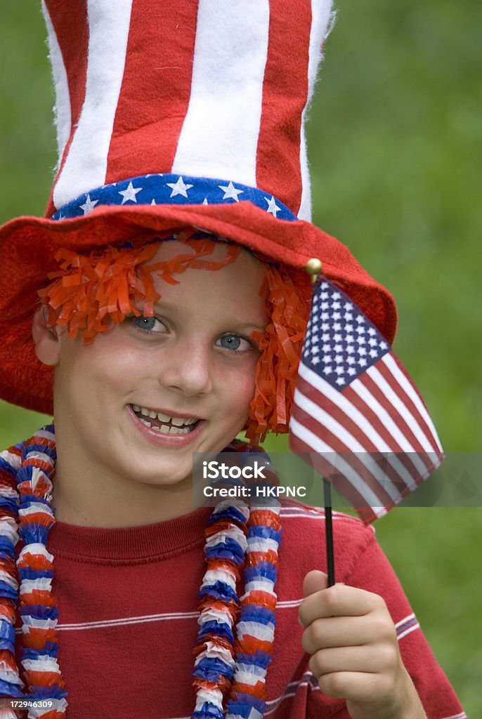 4 º de julio de niño con bandera y el tío Sam perfil en'U" - Foto de stock de Cabalgata libre de derechos