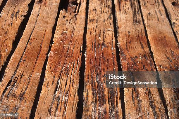 Tavole Di Legno Sbiancato - Fotografie stock e altre immagini di Legname trasportato dalla corrente - Legname trasportato dalla corrente, Arrugginito, Attrezzatura