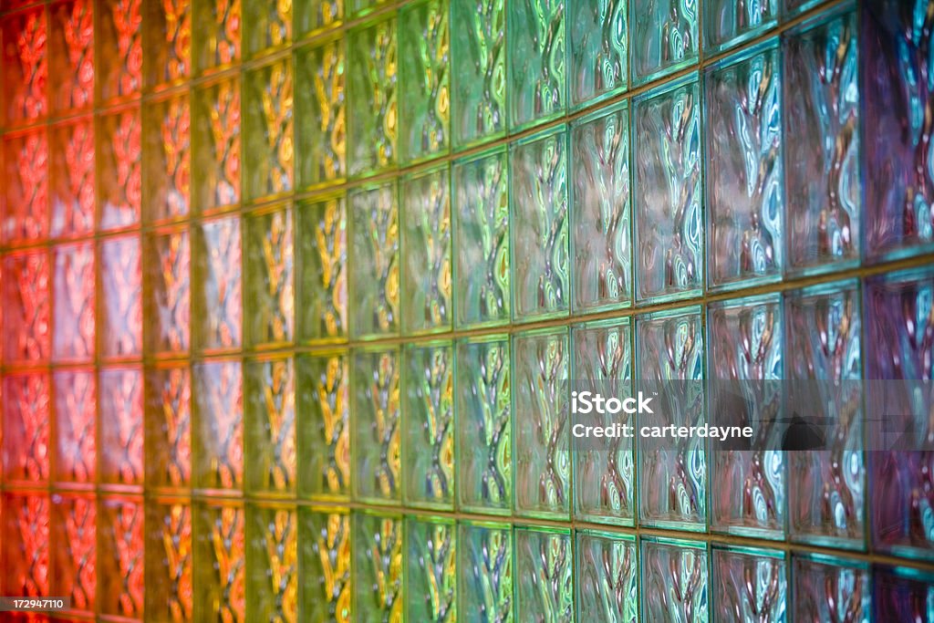 カラフルなガラスのブロック窓と、パターンの抽象的な背景 - ガラス煉瓦のロイヤリティフリーストックフォト