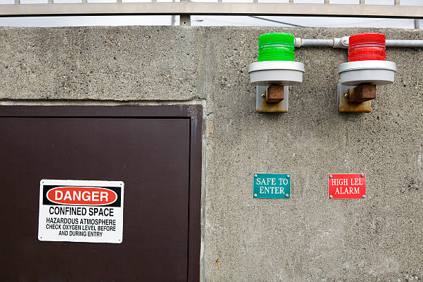 segnale di pericolo - confined space safety danger sign foto e immagini stock