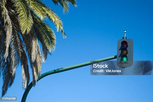 Grüne Ampel Vor Blauem Himmel Stockfoto und mehr Bilder von Bewegung - Bewegung, Erfolg, Fotografie