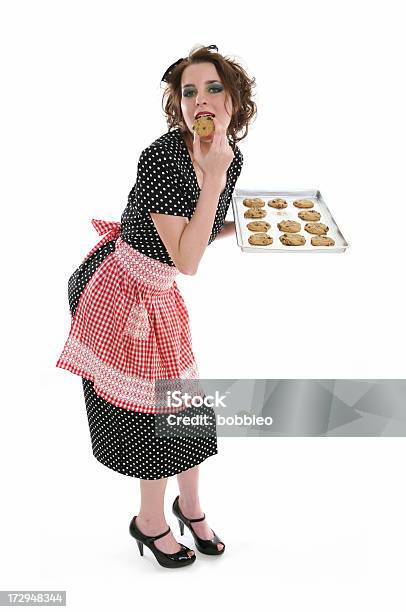 レトロな主婦クッキーシリーズ - 妻のストックフォトや画像を多数ご用意 - 妻, 白背景, 調理する