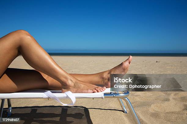 夏のレッグライン - 寝椅子のストックフォトや画像を多数ご用意 - 寝椅子, 日光浴, 1人