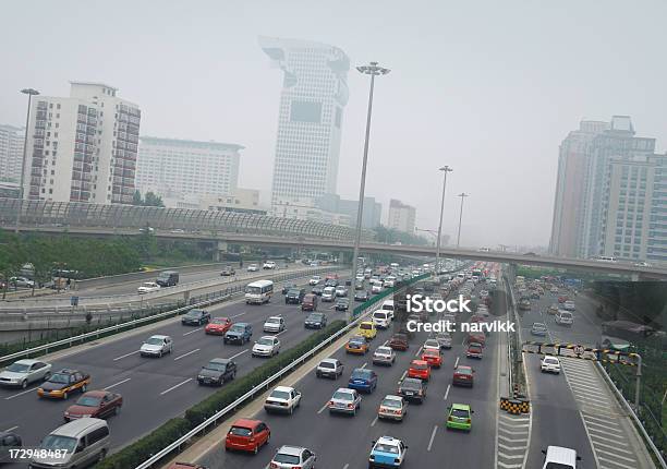 Foto de Smog E Engarrafamento Em Beijing e mais fotos de stock de Engarrafamento - Engarrafamento, China, Arranha-céu