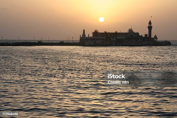 Haji Alimoschee In Mumbai Stockfoto und mehr Bilder von Abenddämmerung - Abenddämmerung, Arabisches Meer, Beten