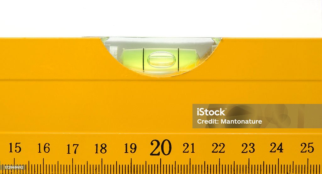 Concetto di misura: Giallo di pensiero livello con Regolo - Foto stock royalty-free di Livella