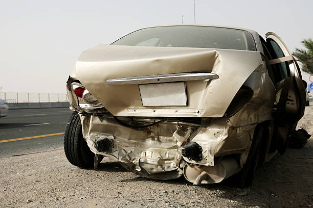 auto incidente serie - car rear view behind car trunk foto e immagini stock
