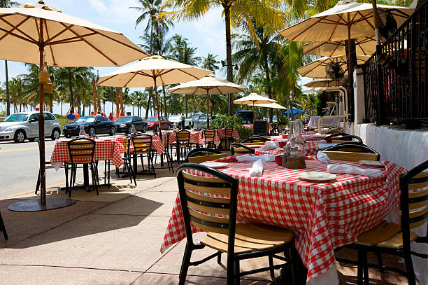 Ocean Ave Miami A shot of outdoor dining area in famous Art Deco area of Miami USA florida food stock pictures, royalty-free photos & images