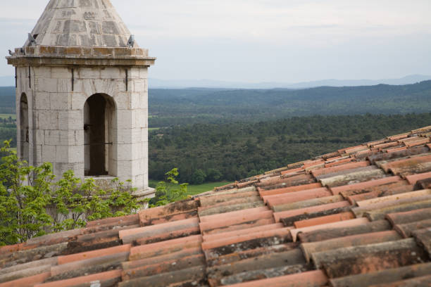 Vista para o telhado em Provence - foto de acervo