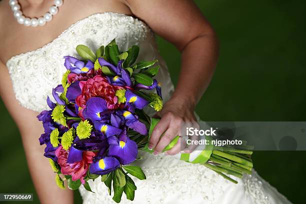 Série De Vestidos De Noiva - Fotografias de stock e mais imagens de Adulto - Adulto, Agarrar, Anel - Joia