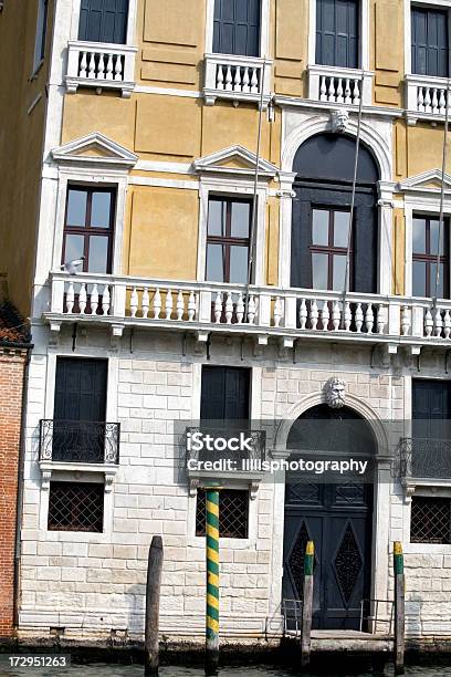 Foto de Palácio No Grande Canal Veneza Itália e mais fotos de stock de Amarelo - Amarelo, Antigo, Arco - Característica arquitetônica