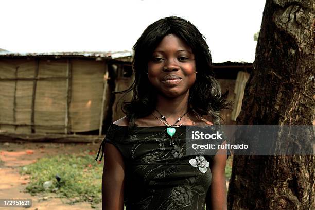 Villaggio Ragazza - Fotografie stock e altre immagini di Adolescente - Adolescente, Africa, Africa occidentale