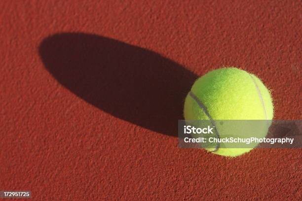 Bola De Ténis Tribunal Sombra Desporto - Fotografias de stock e mais imagens de Amarelo - Amarelo, Ao Ar Livre, Atirar à Baliza