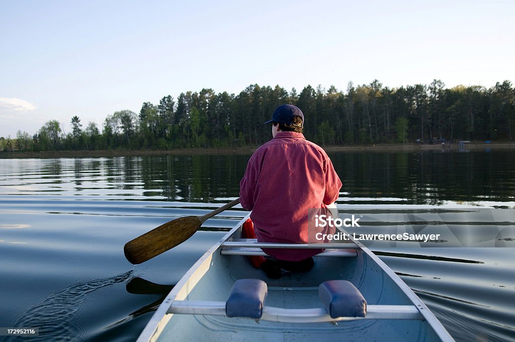 Sera d'estate in canoa - Foto stock royalty-free di Lago