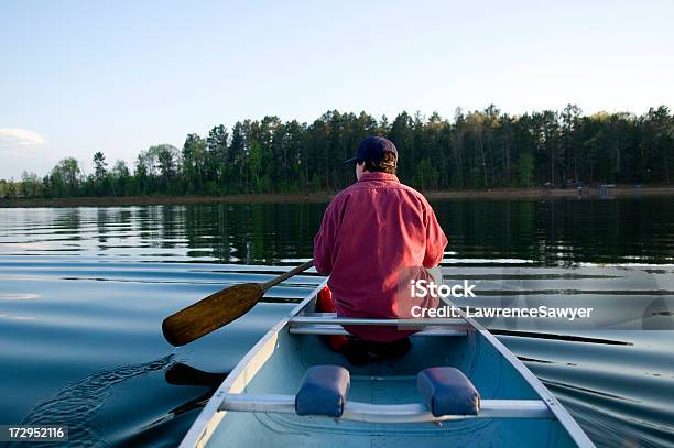 Sera Destate In Canoa - Fotografie stock e altre immagini di Lago - Lago, Zanzara, Acqua