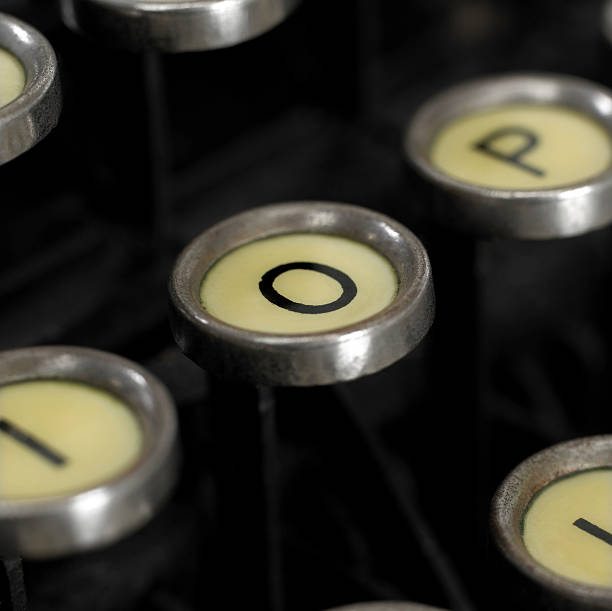 タイプライターキー - typewriter letter o old typewriter key ストックフォトと画像