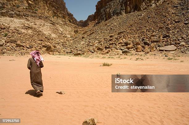 Photo libre de droit de Wadi Rum banque d'images et plus d'images libres de droit de Aride - Aride, Asie de l'Ouest, Bédouin