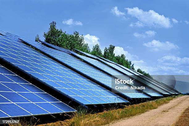 Foto de Energia Solar e mais fotos de stock de Azul - Azul, Céu - Fenômeno natural, Eletricidade