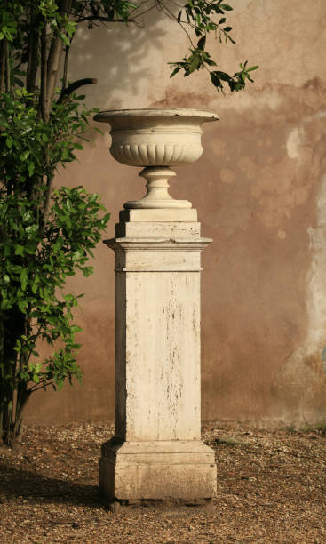 istock Urn on a pedestal in Rome, Italy 172954229
