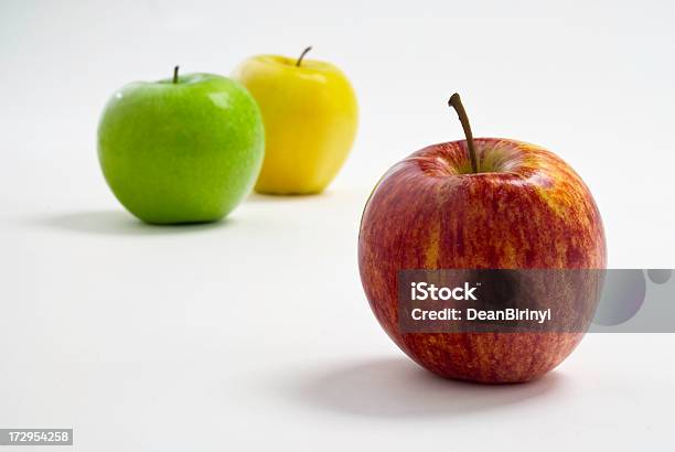 Gala Organiche Mele Granny Smith E Giallo Deliziosi In Background - Fotografie stock e altre immagini di Alimentazione sana