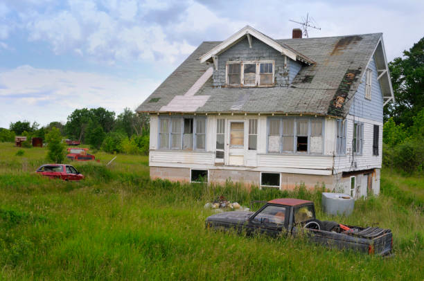 istock Old House, Rusty Truck; Abandoned, Ruined, Poverty, Foreclosure,Green Grass 172954475