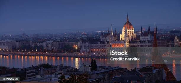 Budapeste Pela Noite - Fotografias de stock e mais imagens de Anoitecer - Anoitecer, Arquitetura, Budapeste