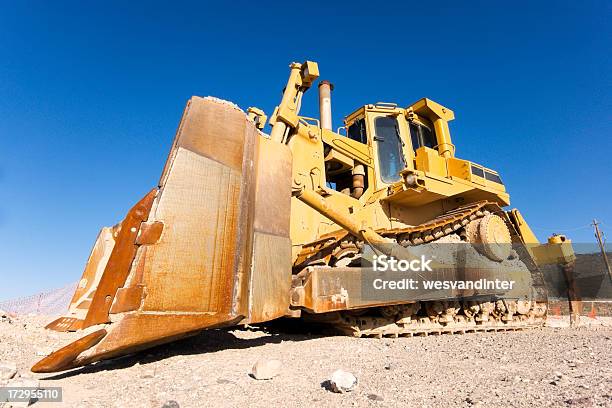 Apparecchiature Pesanti Bulldozer - Fotografie stock e altre immagini di Acciaio - Acciaio, Ambientazione esterna, Arancione