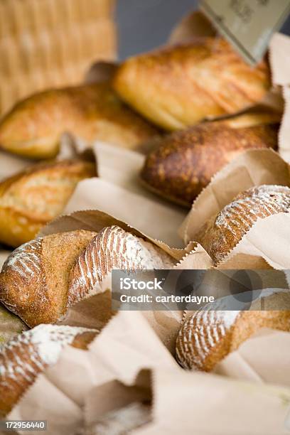 Foto de Pão Fresco Assado No Mercado De Produtores e mais fotos de stock de 2000-2009 - 2000-2009, Abundância, Alimentação Saudável