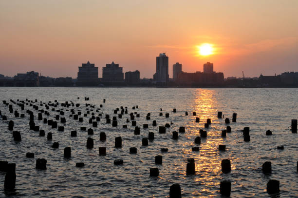 pôr do sol acima de nova jersey - big apple - fotografias e filmes do acervo