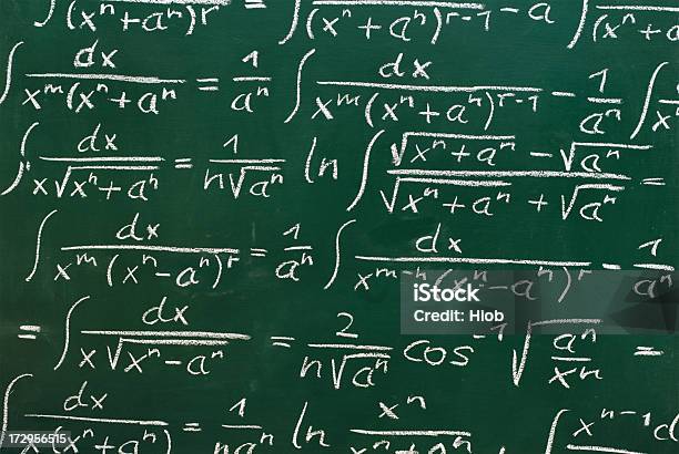 Formuł Matematycznych Na Tablicy - zdjęcia stockowe i więcej obrazów Biały - Biały, Budynek szkolny, Ekspertyza