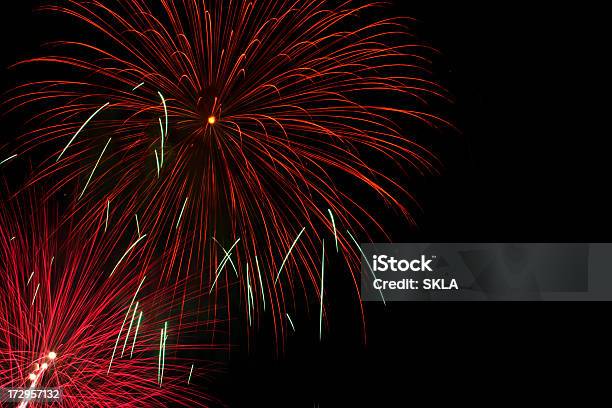 Red A 4 De Julho Fogo De Artifício - Fotografias de stock e mais imagens de 4 de Julho - 4 de Julho, Acender, Ano novo