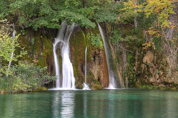 lagos de plitvice - blue transparent cold cube - fotografias e filmes do acervo