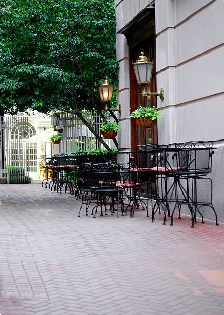 istock European style cafe, Shallow DOF 172957392