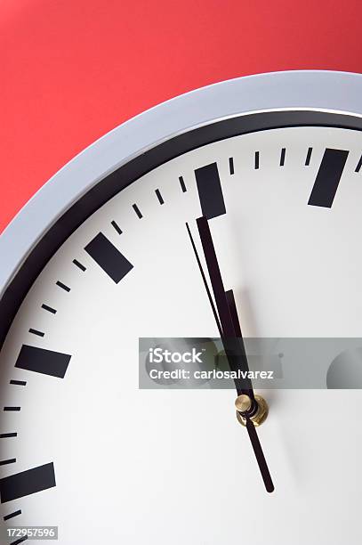 Foto de Quase Doze e mais fotos de stock de 12 Horas - 12 Horas, Conceito, Corrida contra o tempo